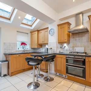 Sleeps 5 - 3 Bedrooms - Walk To The Square Hosted Happy Valley Cast Hebden Bridge